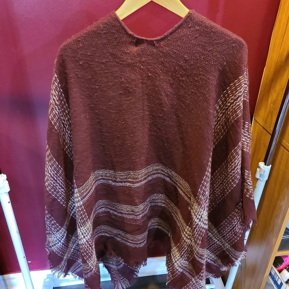 Red shawl - Picture 2 of 3